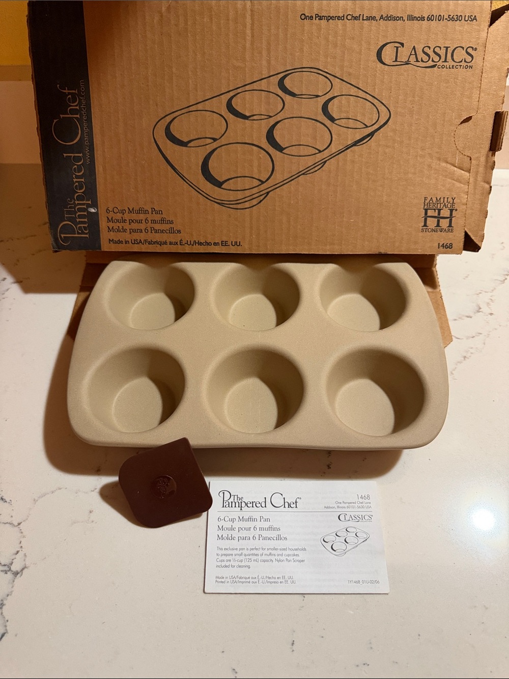 The Pampered Chef Stoneware Family Heritage Collection 6 Cup Muffin Pan 1468